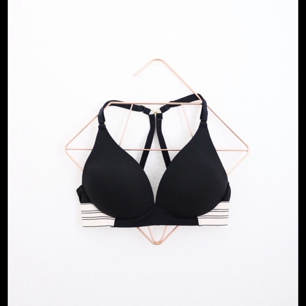 NWT Lively Deep V no wire bra